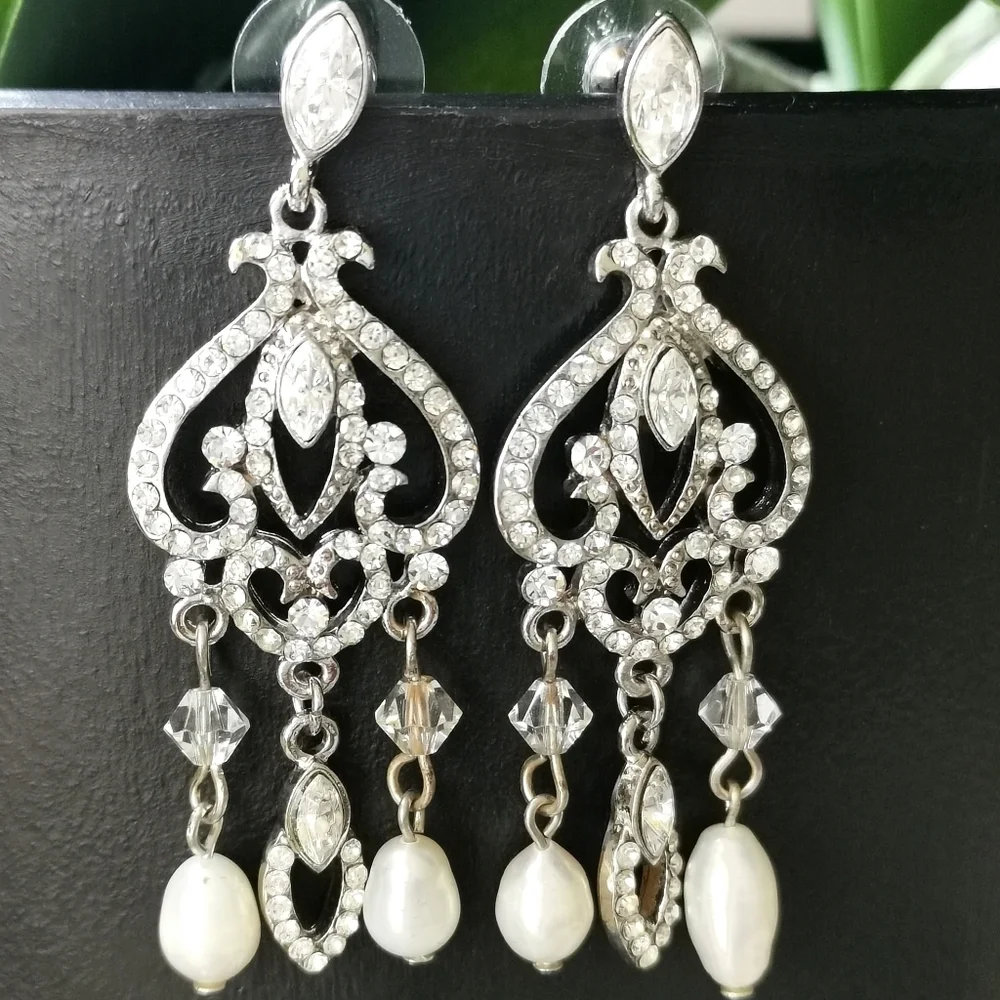 Crystal white freshwater pearl chandelier earrings 🆕 - Picture 6 of 6